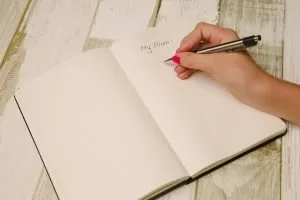 notebook with a plan to avoid long distance moving problems