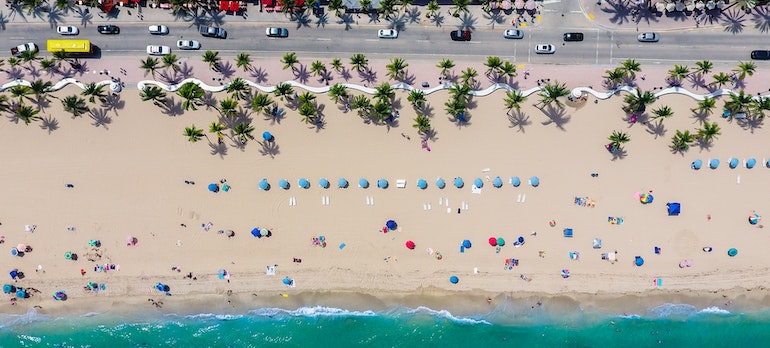 beach in Fort Lauderdale, one of the Florida neighborhoods to watch for in 2022